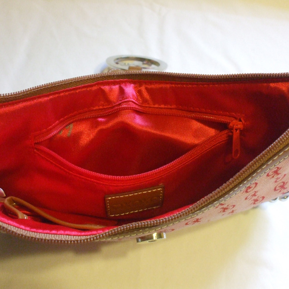 Women's Red XO Nylon Purse Handbag - Picture 5 of 8